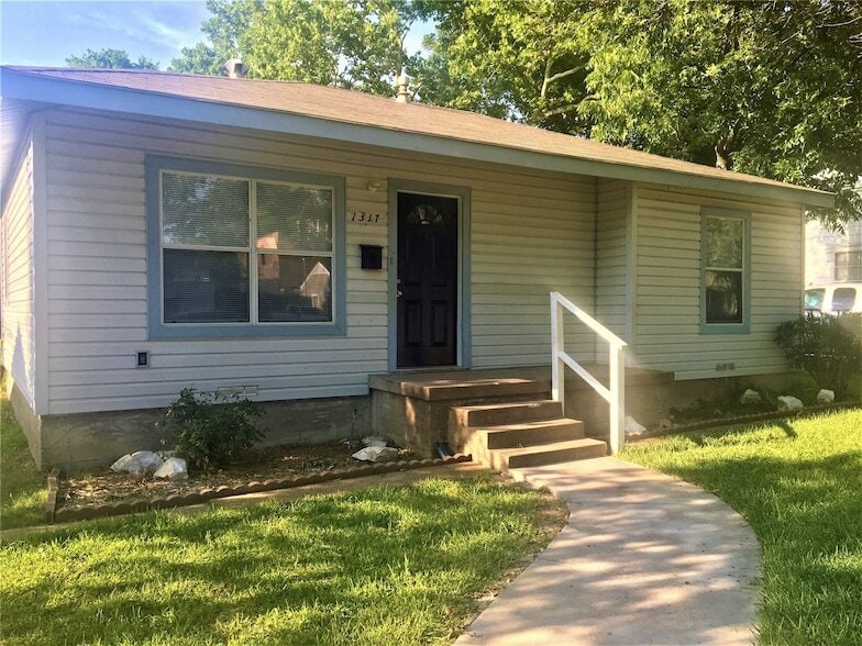 Photo - 1317 Meadowbrook Dr