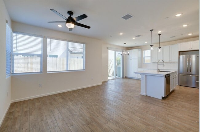 Photo - 1527 Foxhill Ln
