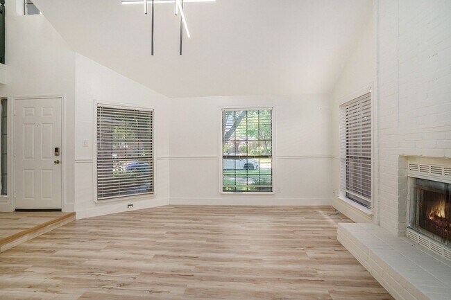 Photo - Charming 3 bedroom, 2 bath home with an open floor plan in a prime Grand Prairie location!