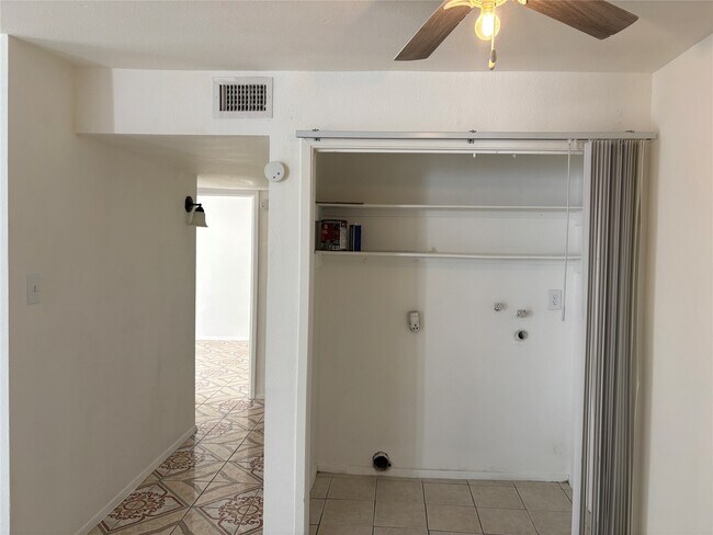 Photo - 7200 Clarewood Dr Unidad 13