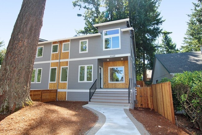 Building Photo - 4660-4660 SW Fairvale Ct Unit 4660 Rental