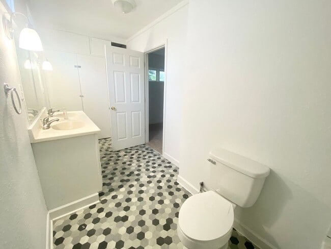 Photo - 804 Maple St