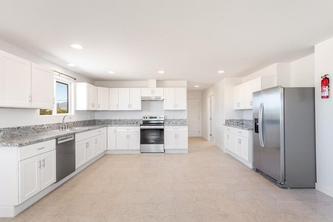 Building Photo - 537 E Ash St