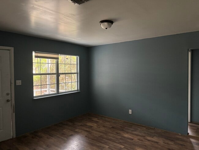 Photo - 2406 Country Club Dr