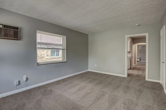 Photo - 1672 Llanfair Ave Unit 3