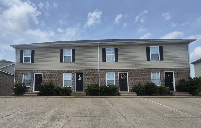 Building Photo - 805A OAK ARBOR CT CLARKSVILLE, TN 37040
