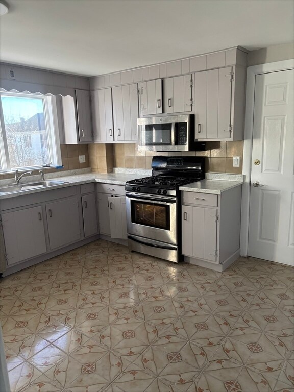 Building Photo - 21 Carney St Unit 2