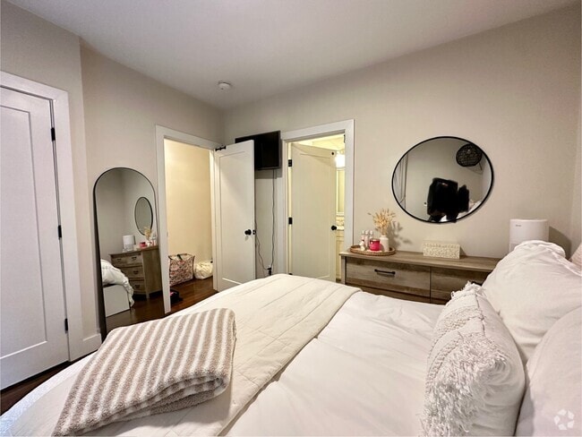 Building Photo - 17 Playstead Rd Unit 1 Rental