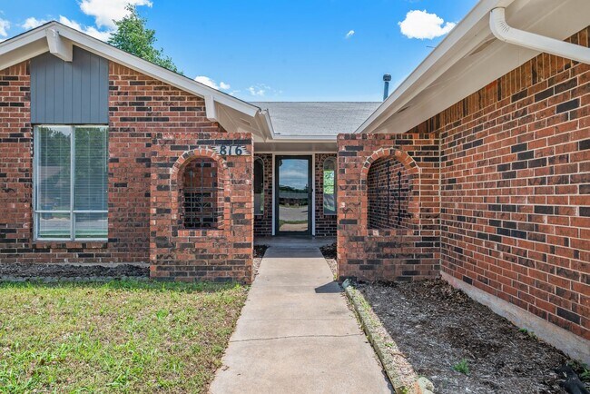 Photo - Beautiful 3 Bed 2 bath Home in the heart o...