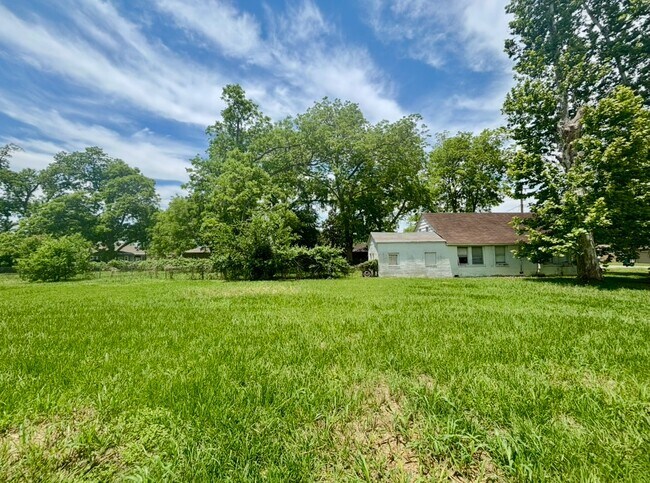 Photo - 701 N Hackberry St