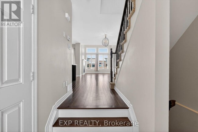 Photo - 529 Rowers Way