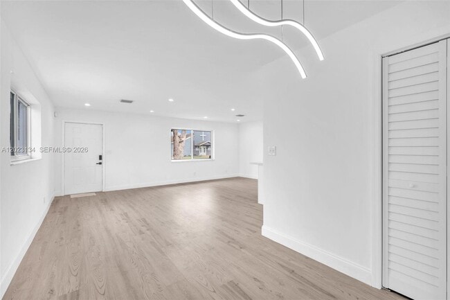 2572 NW 20th St
