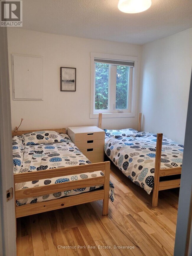 Photo - 100 Fairway Crescent