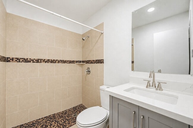 Photo - 2126 Quail Valley E Dr
