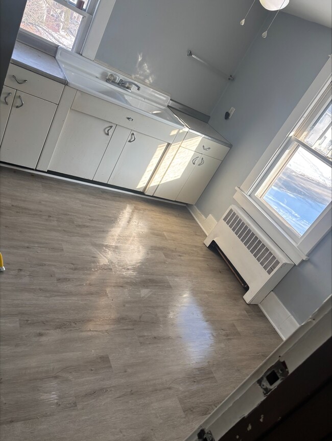 Photo - 331 Laird Ave NE