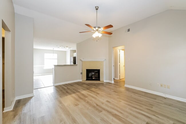 Photo - 6883 Lagrange Cir N