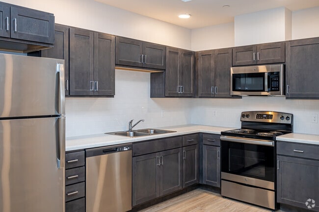 2BR, 1BA - 903SF