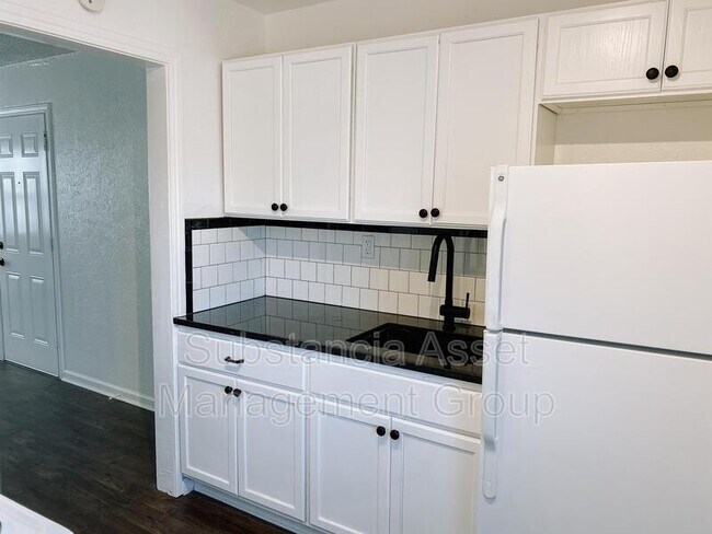 Photo - 1722 N Lindsay Ave