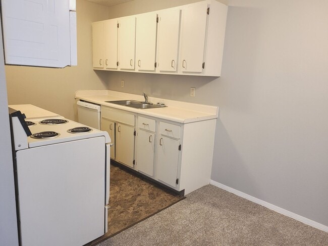 LaCrosse Estates Apartments
