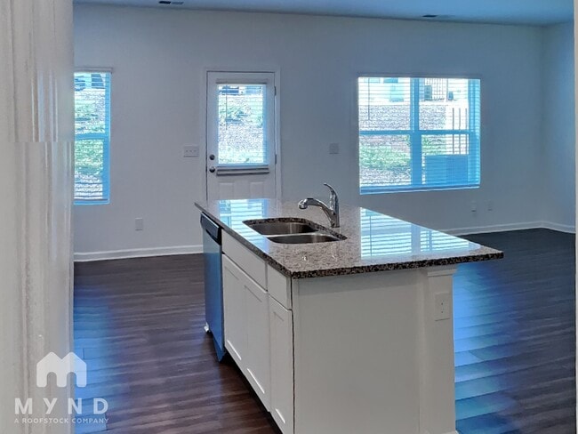 Photo - 1392 Ben Park Way