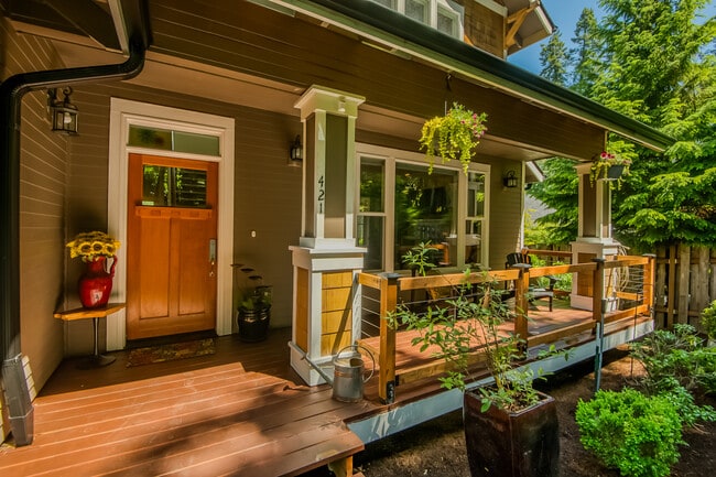 MAIN HOUSE- FRONT POR H - 421 5th Ave Unidad Primary Home