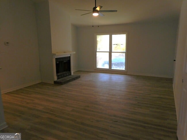 Photo - 1286 Britain Dr NW