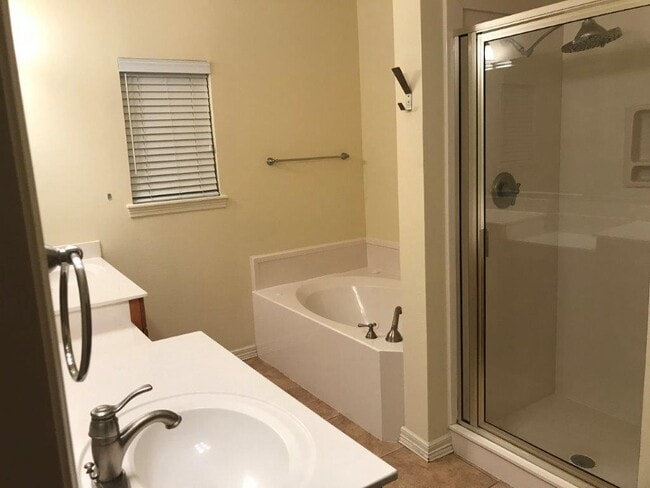 Photo - 2507 S Greens Way