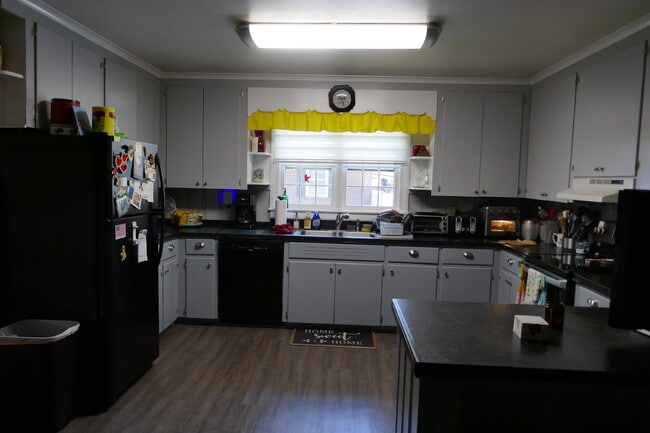 Photo - 845 Halstead Blvd