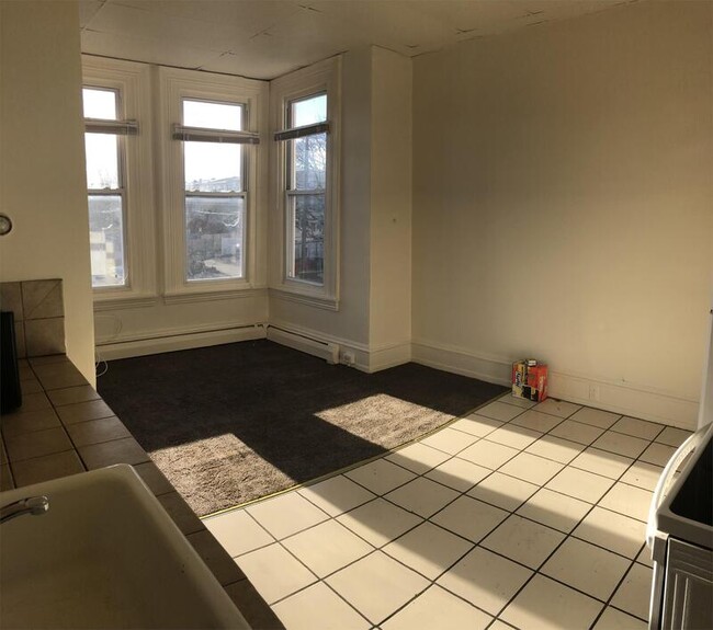 Photo - 705 George St