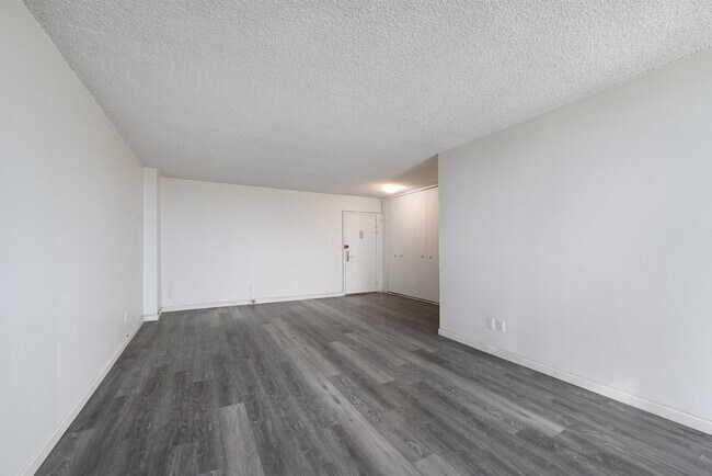 Photo - 100 Manhattan Ave Unidad 2015