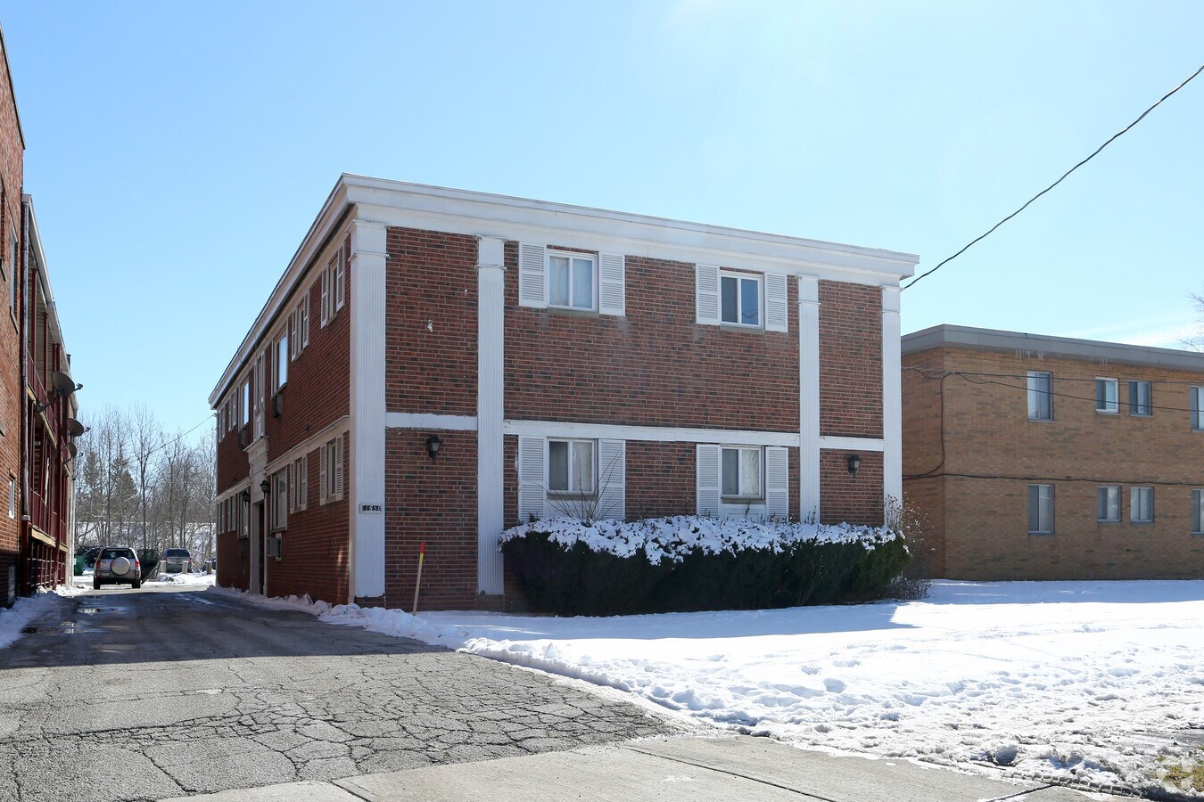Photo - 17550 Lake Shore Blvd Apartments