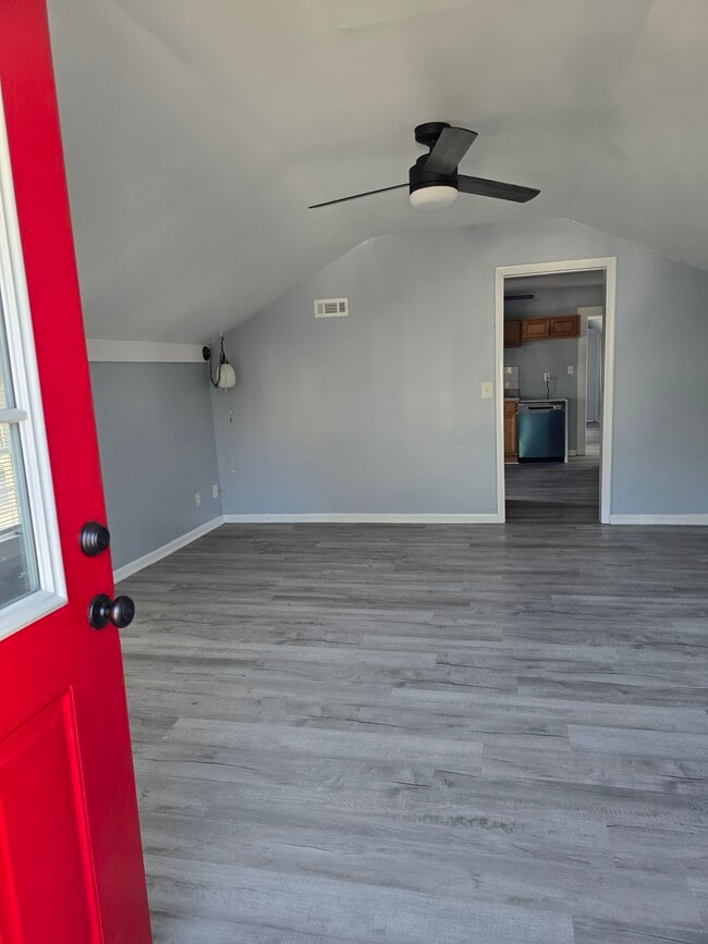 Photo - BEAUTIFULLY RENOVATED 2 BEDROOMS WITH BALCONY
