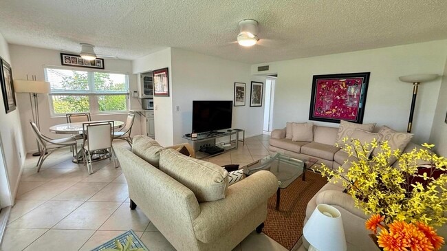 Photo - 316 Markham Crescent