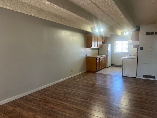 1 bedroom condo in Yosemite Court Condominiums! Available Now! - 1 bedroom condo in Yosemite Court Condominiums! Available Now! Unit 102