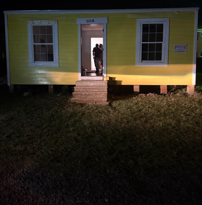 Photo - 320 W College St