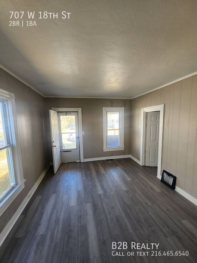 Photo - 707 W 18th St