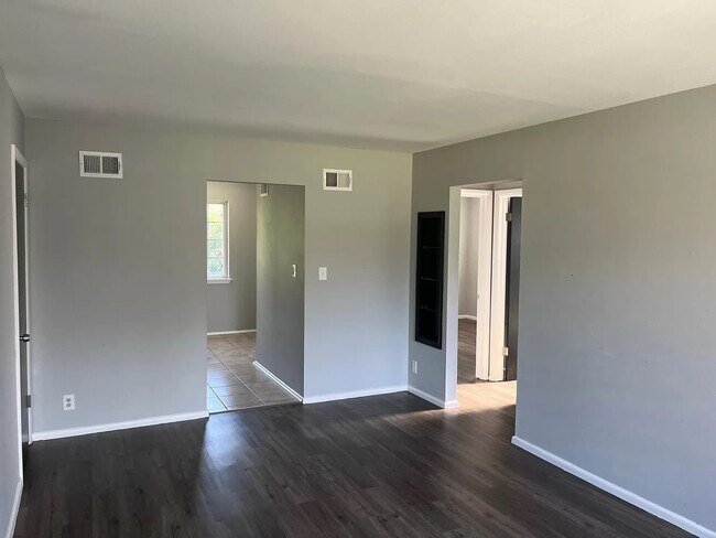 LR - N84W15464 Menomonee Ave Unit #2