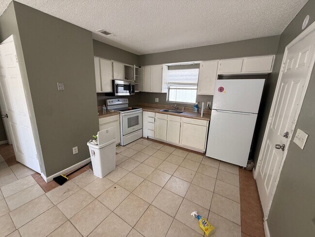 1726 E Idell St Unidad B