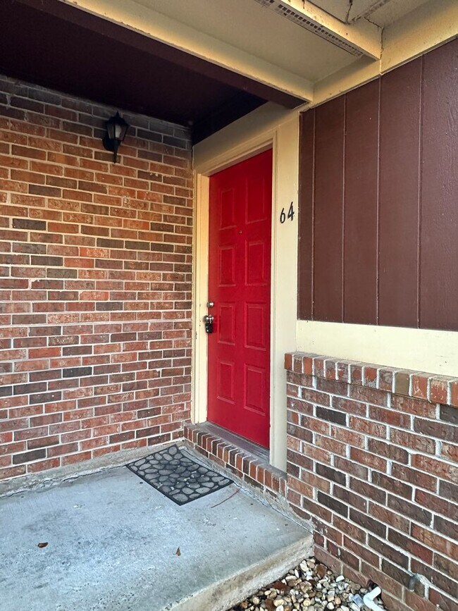 Photo - Renovated townhome in Great Alpharetta location