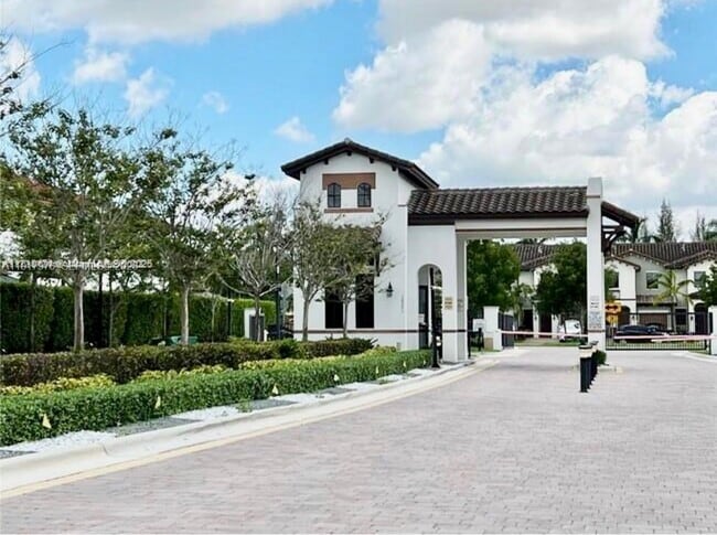 Building Photo - 10620 NW 88th St Unit 212