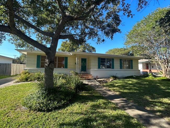 Photo - 626 Bermuda Pl