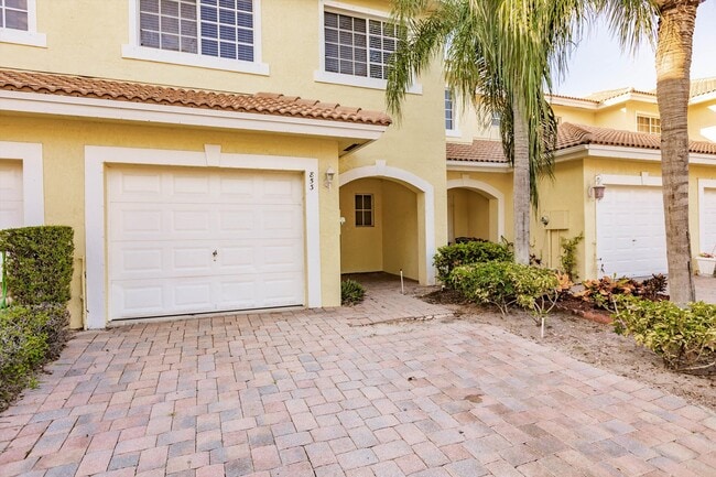 Photo - 853 Imperial Lake Rd