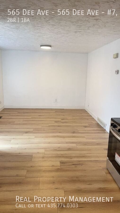 Photo - 565 Dee Ave Unit #7, #1-12