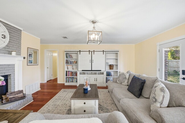 Photo - 7477 Baywoods Ln