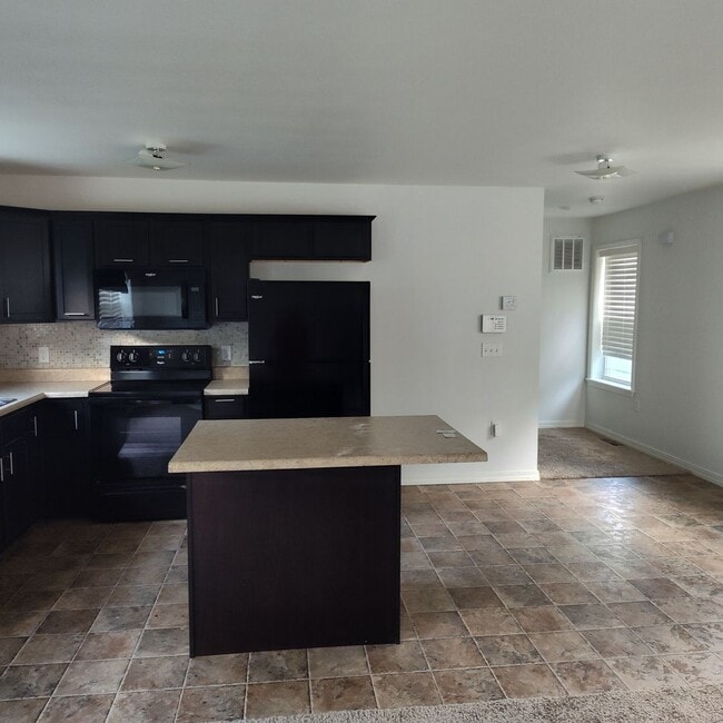 Photo - House for rent close to the Landing