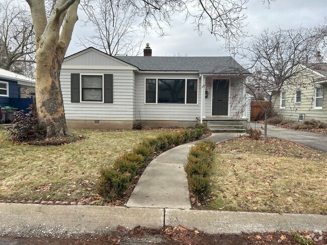 Building Photo - Newly Remodeled 2 bedroom 1 bathroom Home