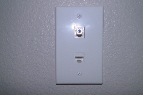 Varias conexiones de cable/Ethernet en toda la casa - 4115 Robinhood Dr