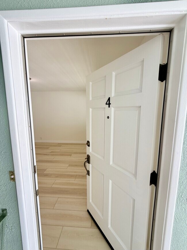 Photo - 1406 S Saltair Ave Unit 4