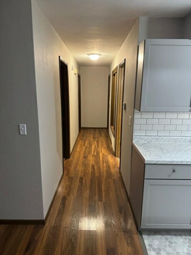 Photo - 1705-1709 Kimball Unit 1707