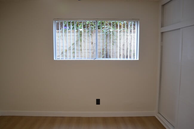 Second Bedroom - The Huntington Sunset